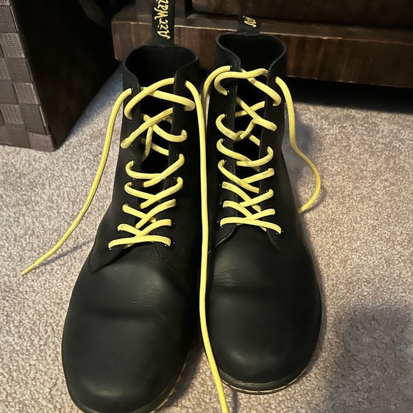 Dr Martens size 8 work maybe 5 times - Picture 1 of 3